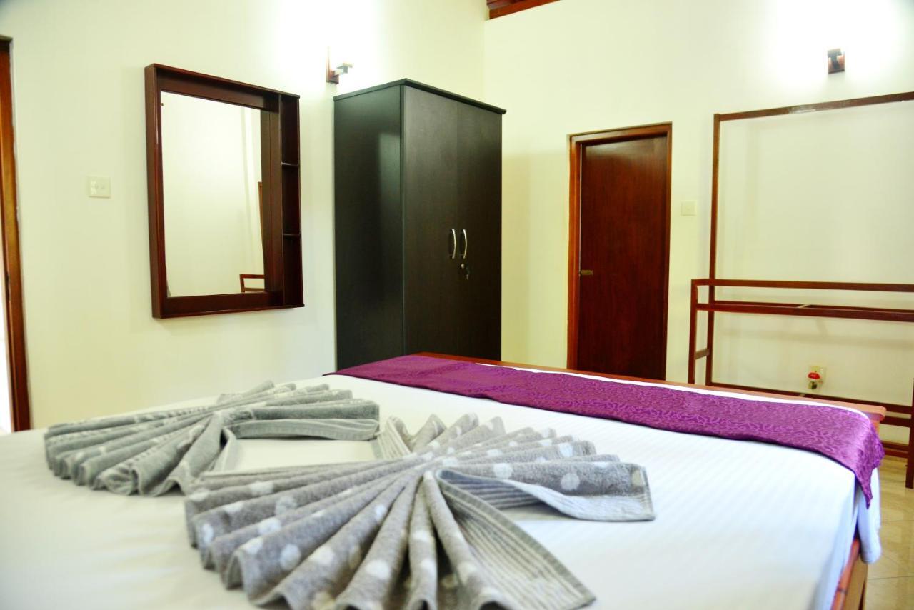Cinnamon Holiday Inn ฮิกคาดูวา ภายนอก รูปภาพ