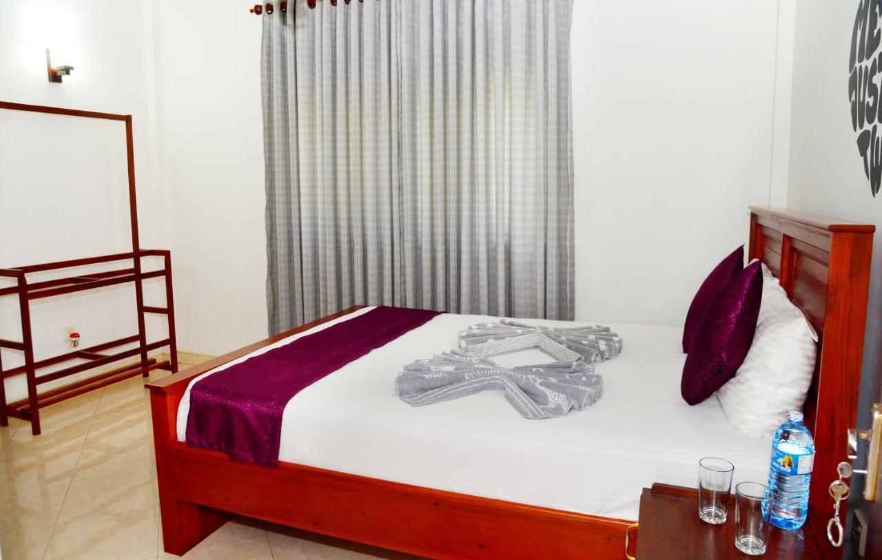 Cinnamon Holiday Inn ฮิกคาดูวา ภายนอก รูปภาพ