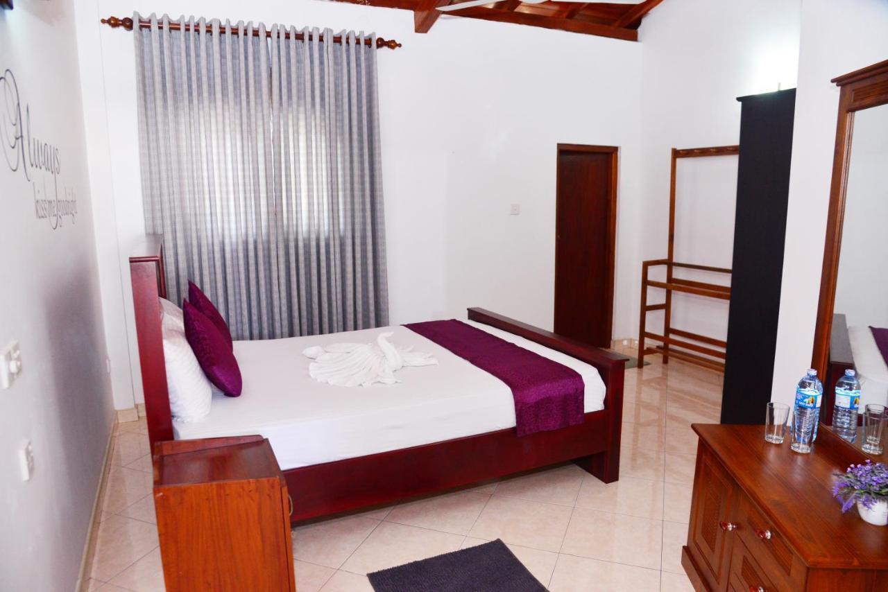 Cinnamon Holiday Inn ฮิกคาดูวา ภายนอก รูปภาพ